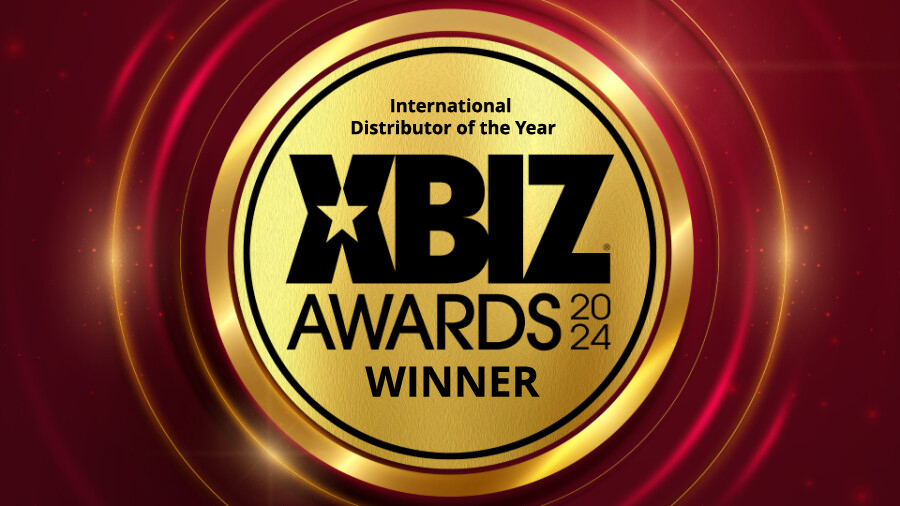 Tonga celebra el Premio Xbiz al Distribuidor del Ano